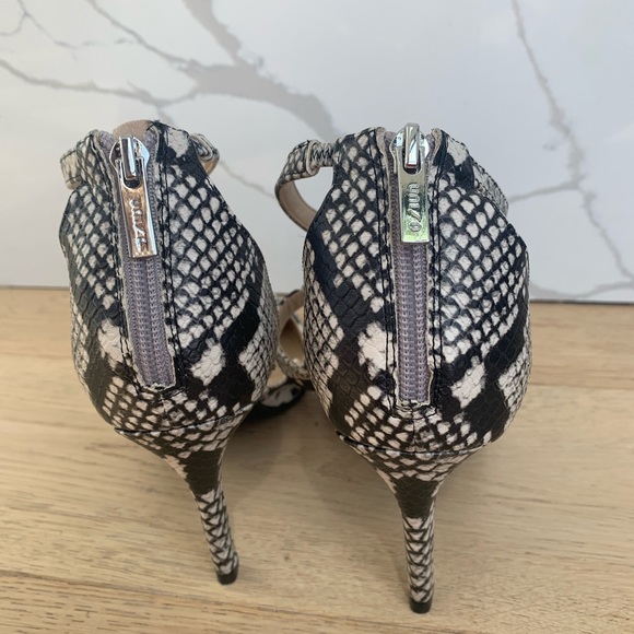 Unisa snake print pointed toe strappy stiletto with heels back zip size 9.5 - Picture 4 of 8
